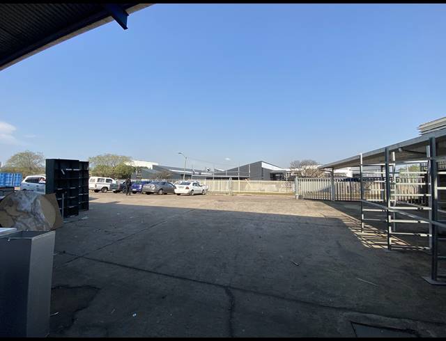 800M² WAREHOUSE TO LET IN SPRINGFIELD